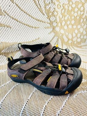 Keen Newport Fisherman Leather Sandals Brown Closed‑Toe Outdoor Shoes Boys Sz 3